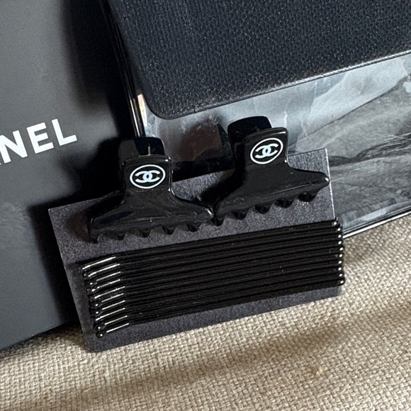 CHANEL Black Hair Accessory Collection - Picture 2 of 2
